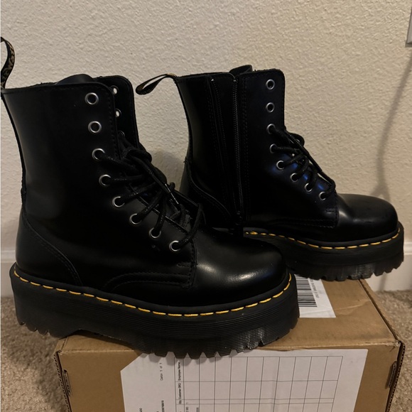 Dr Martens platform boot - Picture 2 of 5